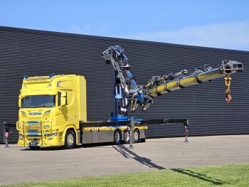 S580 V8 / 8x4 / FASSI 115 t/m CRANE / RETARDER